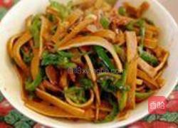 辣椒香干炒香肠的做法图解4