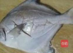 葱香鲳鱼的做法图解1