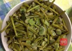 蒜苗蚕豆的做法图解3