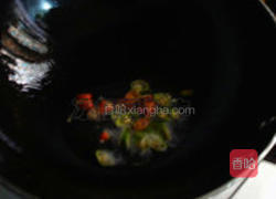 药芹炒面筋的做法图解3