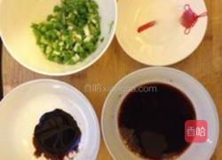 青椒榨菜炒干子的做法图解2