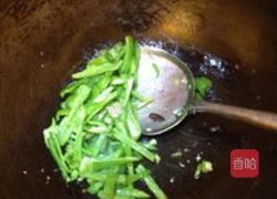 青椒榨菜炒干子的做法图解4