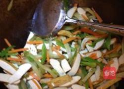 青椒榨菜炒干子的做法图解7