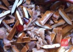 五花肉香干煲的做法图解5