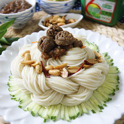 牛肉丸辫子蛋糕炸酱面的做法[图]