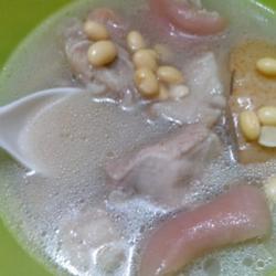 滋养清热雪梨黄豆猪手汤的做法[图]