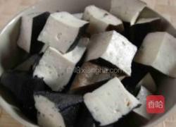 臭豆腐肥肠煲的做法图解2