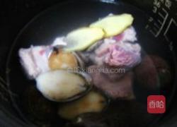 鲍鱼排骨汤的做法图解2
