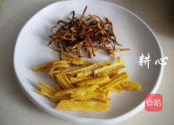 金针菜腐竹排骨汤的做法图解1