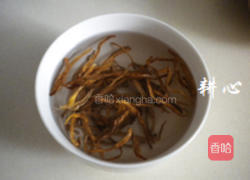 金针菜腐竹排骨汤的做法图解2
