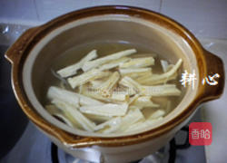 金针菜腐竹排骨汤的做法图解8