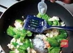 蟹肉炒苦瓜的做法图解1