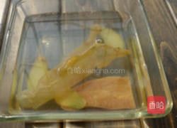 花胶螺片乌鸡养颜汤的做法图解1