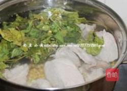 双豆桑叶骨头汤的做法图解2