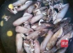 鱿鱼仔炒花椒芽的做法图解2