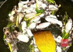 鱿鱼仔炒花椒芽的做法图解4