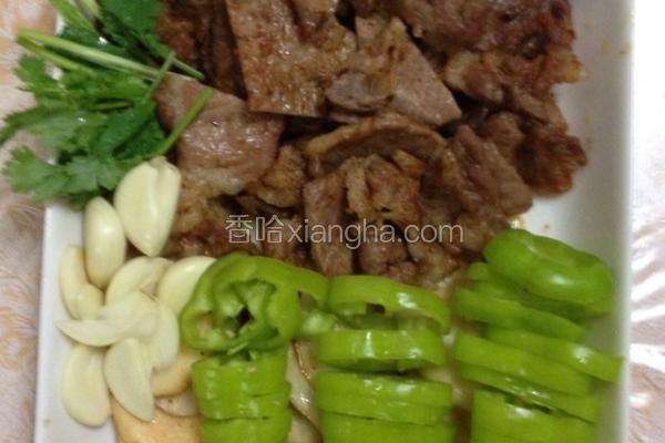 香煎杏鲍菇配梅花肉