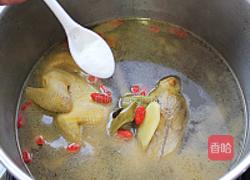 枣杞乳鸽汤的做法图解3