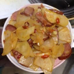土豆片炒红肠的做法[图]