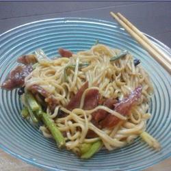 腊肠炒面条的做法[图]
