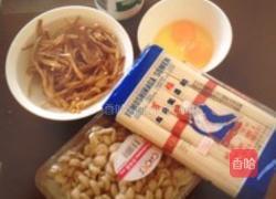 黄花菜蘑菇鸡蛋凉面的做法图解1