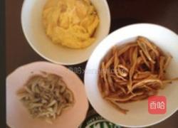 黄花菜蘑菇鸡蛋凉面的做法图解3