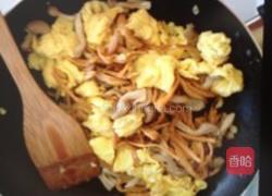 黄花菜蘑菇鸡蛋凉面的做法图解6