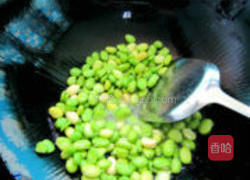 雪菜炒蚕豆的做法图解3