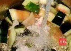 西瓜皮生熟薏米猪踭汤的做法图解3