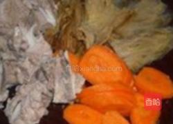 剑花胡萝卜骨头汤的做法图解2