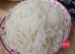 橄榄油炒米线的做法图解2