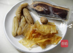 海参花胶火腿汤的做法图解1