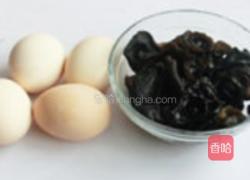 茴香梗炒鸡蛋的做法图解1