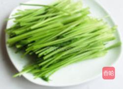 茴香梗炒鸡蛋的做法图解2