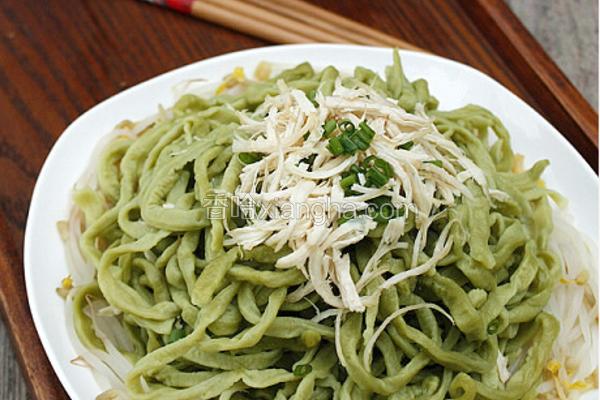 凉拌菠菜手擀面