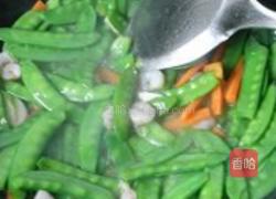 快炒荷兰豆的做法图解3