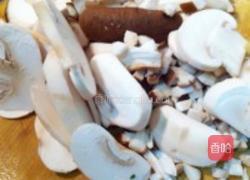 菌菇豆腐煲的做法图解1