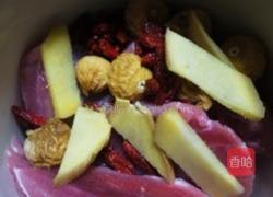 猪腱子肉炖无花果的做法图解1