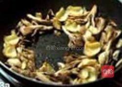 鲜鲍鱼炒舞茸的做法图解3