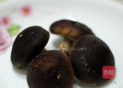 香菇蒸仔鲇鱼面的做法图解1