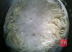 手撕包菜炸酱面的做法图解2