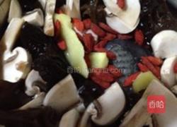 蘑菇木耳乌骨鸡汤的做法图解5