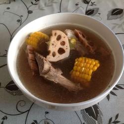 玉米莲藕棒骨汤的做法[图]