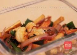 韭菜洋葱豆腐干炒虾仁的做法图解1