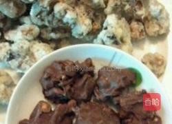 挂霜巧克力核桃仁的做法图解1