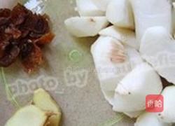 红萝卜桂圆炆兔肉的做法图解1