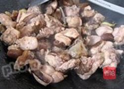 红萝卜桂圆炆兔肉的做法图解2