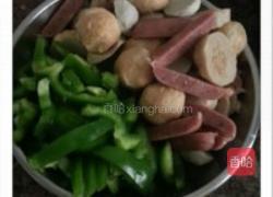 青椒炒鱼丸的做法图解1