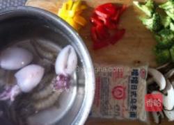 日式墨鱼鲜虾乌东面的做法图解1