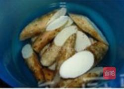 鲜淮山鲫鱼汤的做法图解1